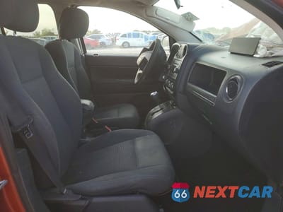 Zdjęcie 7 z 13 samochodu: 2010 JEEP COMPASS SPORT VIN:1J4NT4FB1AD612046 - miniatura