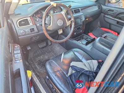 Zdjęcie 8 z 12 samochodu: 2011 GMC YUKON XL DENALI VIN:1GKS2MEF2BR286590 - miniatura