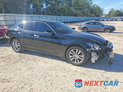Czwarte zdjęcie samochodu z boku: 2019 INFINITI Q70 3.7 LUXE VIN:JN1BY1AP8KM505513 - miniatura
