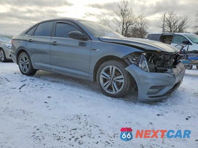 Czwarte zdjęcie samochodu z boku: 2019 VOLKSWAGEN JETTA S VIN:3VWC57BU7KM191257 - miniatura