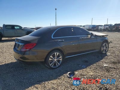 Trzecie zdjęcie samochodu z tyłu: 2016 MERCEDES-BENZ C 300 4MATIC VIN:55SWF4KB2GU117006 - miniatura