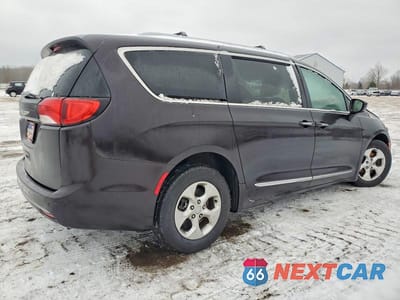 Trzecie zdjęcie samochodu z tyłu: 2017 CHRYSLER PACIFICA TOURING L PLUS VIN:2C4RC1EG3HR525338 - miniatura