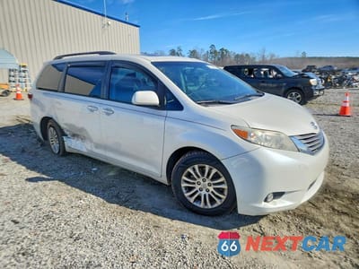 Czwarte zdjęcie samochodu z boku: 2017 TOYOTA SIENNA VIN:5TDYZ3DC0HS839203 - miniatura