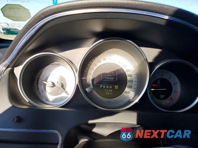 Zdjęcie 9 z 11 samochodu: 2012 MERCEDES-BENZ C 250 VIN:WDDGF4HB9CA623499 - miniatura