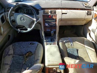 Zdjęcie 8 z 11 samochodu: 1996 MERCEDES-BENZ E 320 VIN:WDBJF55FXTJ010822 - miniatura