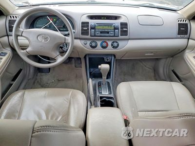 Zdjęcie 8 z 14 samochodu: 2004 TOYOTA CAMRY LE VIN:4T1BE32K74U291651 - miniatura