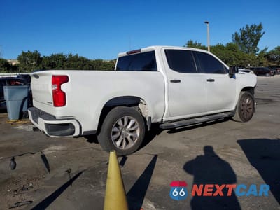 Trzecie zdjęcie samochodu z tyłu: 2019 CHEVROLET SILVERADO C1500 CUSTOM VIN:3GCPWBEF7KG260156 - miniatura