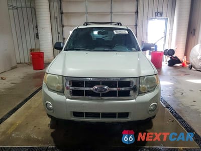 Piąte zdjęcie samochodu w środku: 2008 FORD ESCAPE XLT VIN:1FMCU93108KD32591 - miniatura