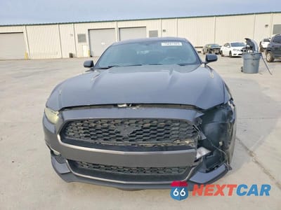 Piąte zdjęcie samochodu w środku: 2017 FORD MUSTANG VIN:1FA6P8TH3H5207993 - miniatura