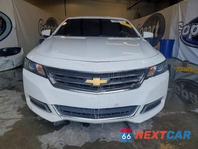 Piąte zdjęcie samochodu w środku: 2018 CHEVROLET IMPALA LT VIN:2G1105S3XJ9154398 - miniatura