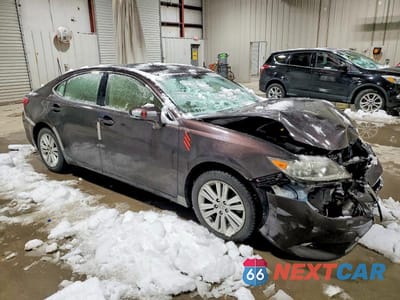 Czwarte zdjęcie samochodu z boku: 2013 LEXUS ES 350 BASE VIN:JTHBK1GG0D2026022 - miniatura