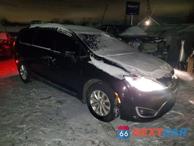 Czwarte zdjęcie samochodu z boku: 2018 CHRYSLER PACIFICA TOURING L VIN:2C4RC1BG1JR123411 - miniatura