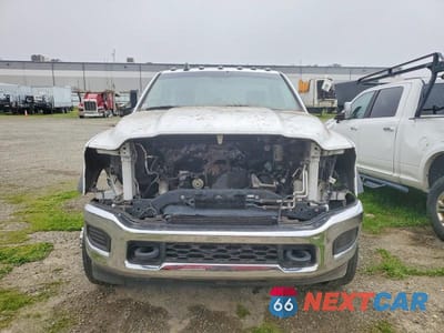 Piąte zdjęcie samochodu w środku: 2019 RAM 5500 TRUCK CAB AND CHASSIS VIN:3C7WRMAL3KG648160 - miniatura