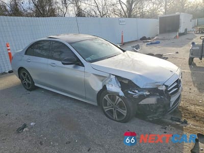 Czwarte zdjęcie samochodu z boku: 2018 MERCEDES-BENZ E 300 4MATIC VIN:WDDZF4KB3JA373546 - miniatura