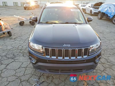 Piąte zdjęcie samochodu w środku: 2017 JEEP COMPASS SPORT VIN:1C4NJCBA9HD173823 - miniatura