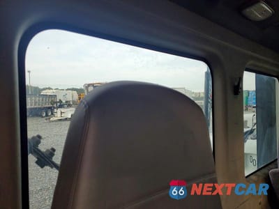 Zdjęcie 6 z 10 samochodu: 2016 FREIGHTLINER CASCADIA 125 SEMI TRUCK VIN:1FUBGEDV5GLHC5665 - miniatura