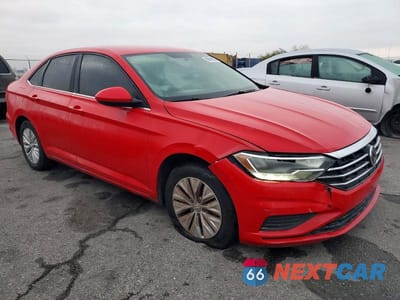 Czwarte zdjęcie samochodu z boku: 2019 VOLKSWAGEN JETTA S VIN:3VWC57BU8KM067921 - miniatura