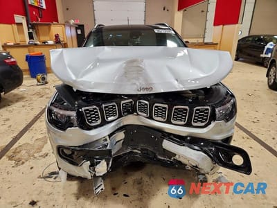 Piąte zdjęcie samochodu w środku: 2024 JEEP COMPASS LIMITED VIN:3C4NJDCN0RT107356 - miniatura