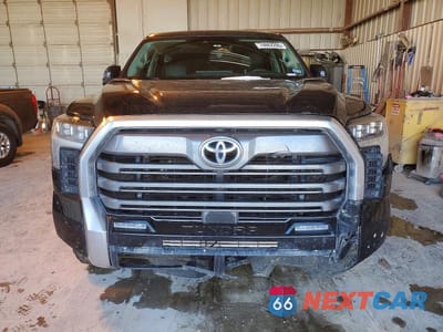Piąte zdjęcie samochodu w środku: 2024 TOYOTA TUNDRA CREWMAX LIMITED VIN:5TFJC5DB1RX054254 - miniatura