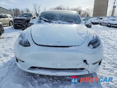 Piąte zdjęcie samochodu w środku: 2024 TESLA MODEL Y VIN:7SAYGDEDXRF186701 - miniatura