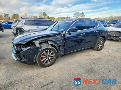 2017 MASERATI LEVANTE LUXURY ZN661XUL3HX245218 - główne zdjęcie licytacji z USA - miniatura