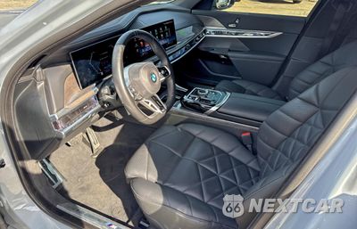 Zdjęcie 13 z 14 samochodu: 2023 BMW 740 I VIN:WBA23EH00PCM28450 - miniatura