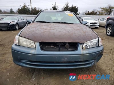 Piąte zdjęcie samochodu w środku: 2000 TOYOTA CAMRY VIN:4T1BG28K9YU924376 - miniatura