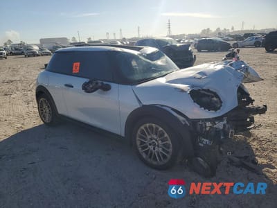 Czwarte zdjęcie samochodu z boku: 2025 MINI COOPER S VIN:WMW23GD06S2W28331 - miniatura