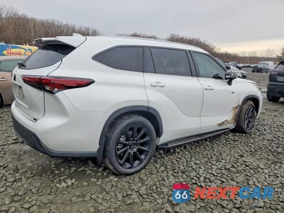 Trzecie zdjęcie samochodu z tyłu: 2024 TOYOTA HIGHLANDER LE VIN:5TDKDRAH1RS541087 - miniatura