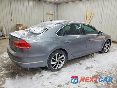 Trzecie zdjęcie samochodu z tyłu: 2015 VOLKSWAGEN PASSAT SEL VIN:1VWCV7A30FC027672 - miniatura