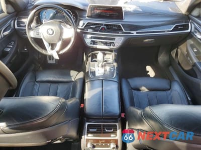 Zdjęcie 8 z 12 samochodu: 2016 BMW 740 I VIN:WBA7E2C57GG547607 - miniatura