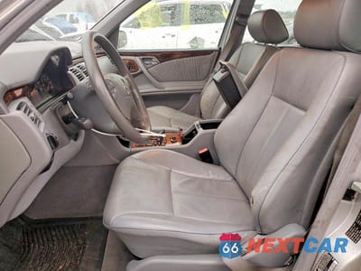 Zdjęcie 7 z 11 samochodu: 2000 MERCEDES-BENZ E 320 VIN:WDBJF65J3YB030230 - miniatura