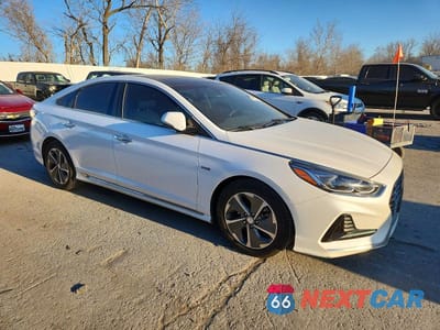 Czwarte zdjęcie samochodu z boku: 2019 HYUNDAI SONATA HYBRID VIN:KMHE34L31KA087989 - miniatura
