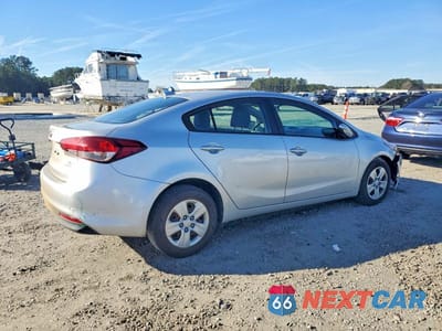 Trzecie zdjęcie samochodu z tyłu: 2018 KIA FORTE LX VIN:3KPFK4A71JE197504 - miniatura