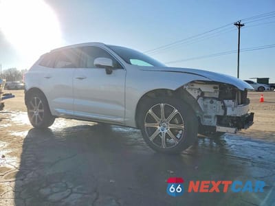 Czwarte zdjęcie samochodu z boku: 2021 VOLVO XC60 T5 INSCRIPTION VIN:YV4102DL7M1886528 - miniatura