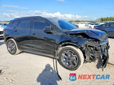 Czwarte zdjęcie samochodu z boku: 2021 CHEVROLET BLAZER RS VIN:3GNKBERS6MS572846 - miniatura