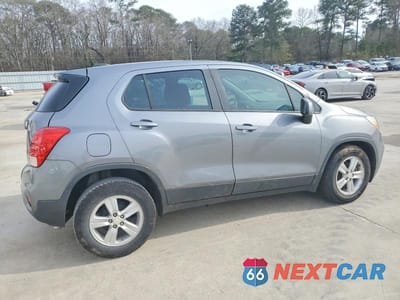 Trzecie zdjęcie samochodu z tyłu: 2020 CHEVROLET TRAX LS VIN:3GNCJKSB2LL341497 - miniatura