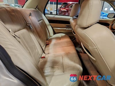 Zdjęcie 10 z 12 samochodu: 2008 MERCURY GRAND MARQUIS LS VIN:2MEFM75V98X609370 - miniatura
