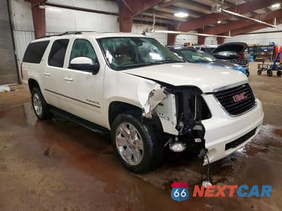 Czwarte zdjęcie samochodu z boku: 2014 GMC YUKON XL K1500 SLT VIN:1GKS2KE75ER220939 - miniatura