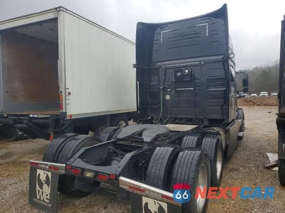 Czwarte zdjęcie samochodu z boku: 2015 VOLVO VNL SEMI TRUCK VIN:4V4NC9EH7FN139008 - miniatura