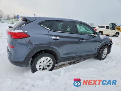 Trzecie zdjęcie samochodu z tyłu: 2021 HYUNDAI TUCSON SE VIN:KM8J2CA42MU365985 - miniatura