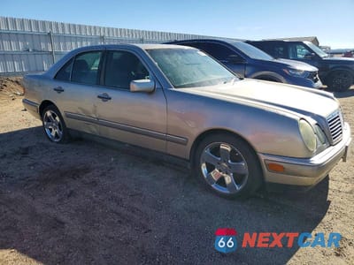 Czwarte zdjęcie samochodu z boku: 1996 MERCEDES-BENZ E 320 VIN:WDBJF55FXTJ010822 - miniatura