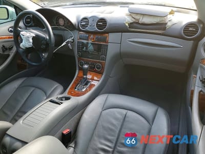 Zdjęcie 8 z 13 samochodu: 2007 MERCEDES-BENZ CLK 350 VIN:WDBTJ56H77F222822 - miniatura