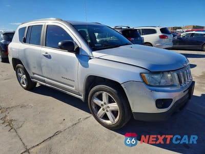 Czwarte zdjęcie samochodu z boku: 2011 JEEP COMPASS LIMITED VIN:1J4NF5FB1BD135049 - miniatura
