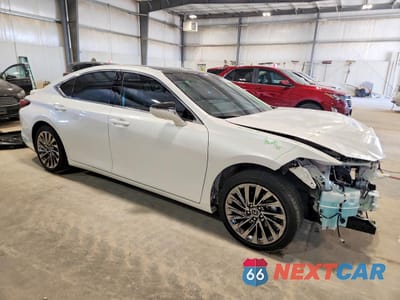 Czwarte zdjęcie samochodu z boku: 2025 LEXUS ES 350 BASE VIN:58AFZ1B18SU186382 - miniatura