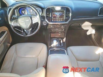 Zdjęcie 8 z 11 samochodu: 2016 CHRYSLER 300 LIMITED VIN:2C3CCAAG0GH273763 - miniatura