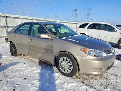 Czwarte zdjęcie samochodu z boku: 2005 TOYOTA CAMRY LE VIN:4T1BE32K15U074954 - miniatura