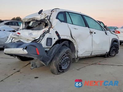 Trzecie zdjęcie samochodu z tyłu: 2024 TOYOTA COROLLA CROSS L VIN:7MUAAAAG7RV084207 - miniatura