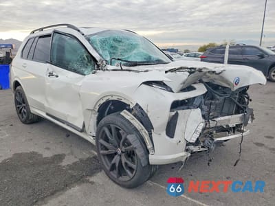 Czwarte zdjęcie samochodu z boku: 2023 BMW X7 M60I VIN:5UX33EM07P9P73371 - miniatura