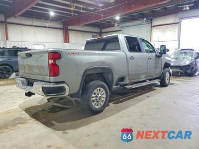 Trzecie zdjęcie samochodu z tyłu: 2025 CHEVROLET SILVERADO K2500 HEAVY DUTY LT VIN:2GC1KNE77S1230952 - miniatura